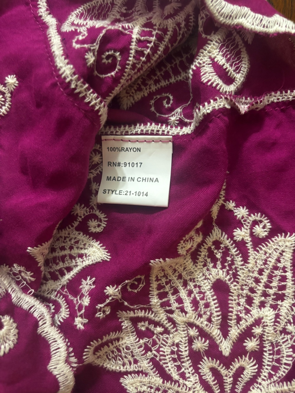 Solitaire Anthropologie NWT Embroidered Bell-Sleeve Blouse Magenta Scallop Lace - Picture 5 of 9